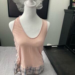 Cute cotton top with plaid on the bottom and a slit on the sides. Great w/jeans